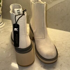 Sorel Women's White and Tan Heeled Boots